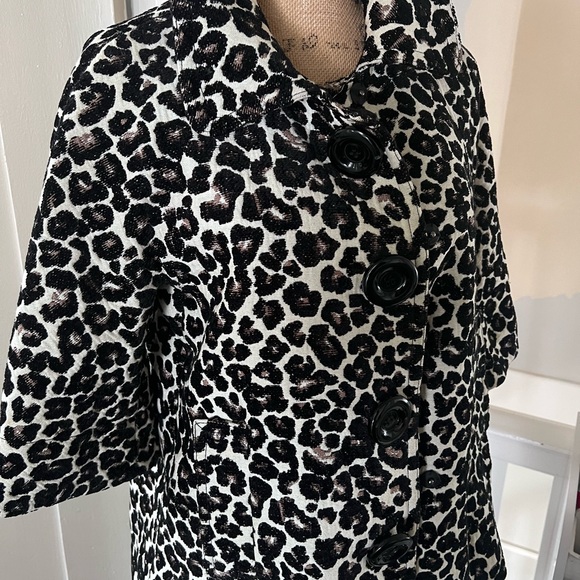 Forever 21 woman’s leopard coat size Medium - Picture 2 of 7